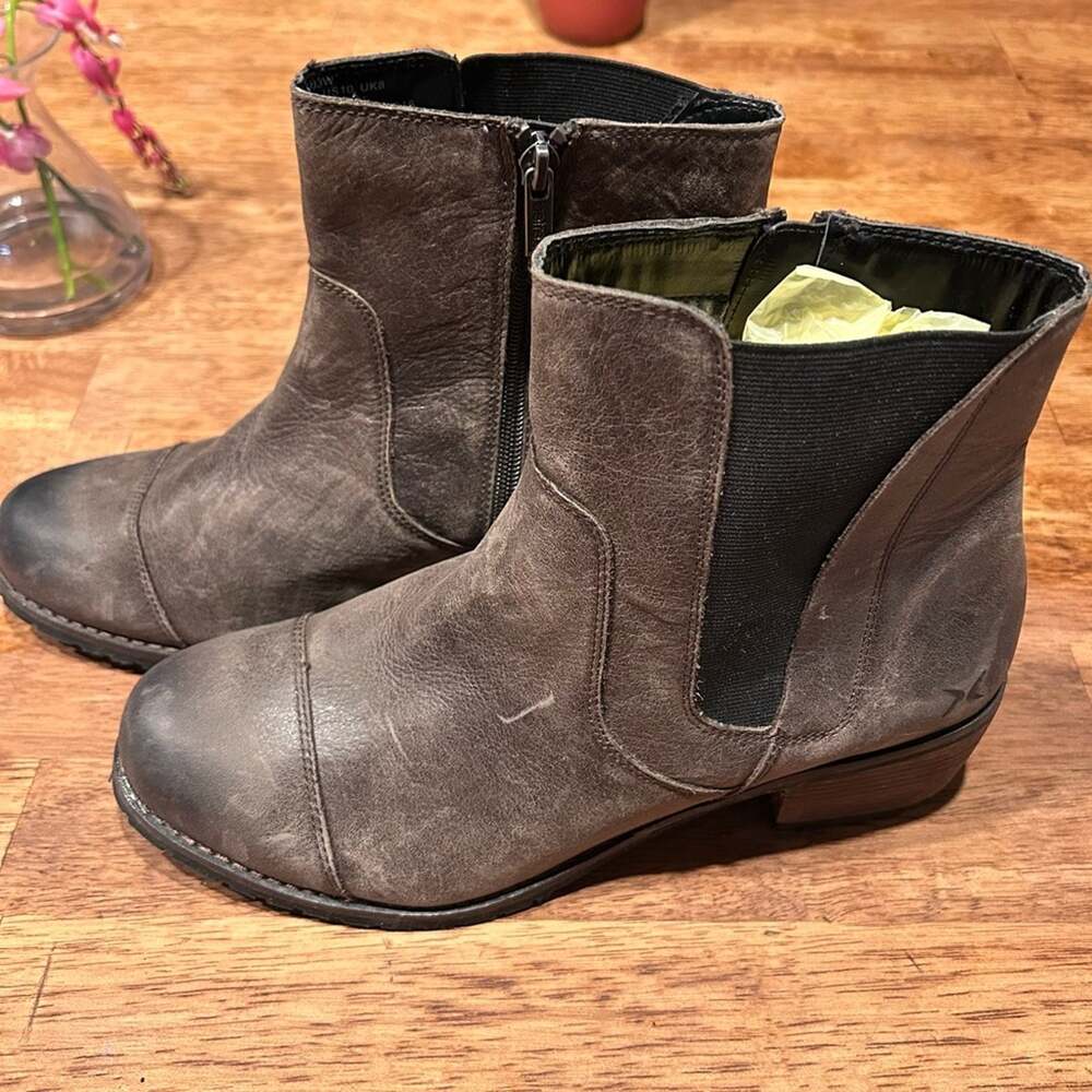 Aetrex Women's Leather Ankle Boots size 10 heeled zippered